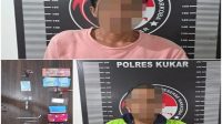 Dua tersangka dan barang bukti yang diamankan Satresnarkoba. (Dok. Polres Kukar)