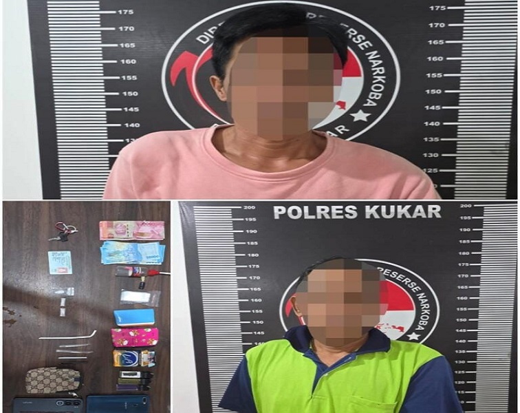 Dua tersangka dan barang bukti yang diamankan Satresnarkoba. (Dok. Polres Kukar)