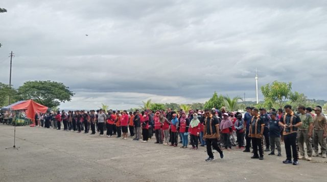 Persiapan program Kutai Kartanegara Beberseh DLHK Kukar. (Lingkar Kaltim/M. As'ari)
