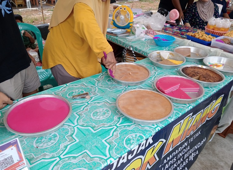 Beberapa kue tradisional yang dijual di Bazar Ramadan. (Lingkar Kaltim/M. As'ari)