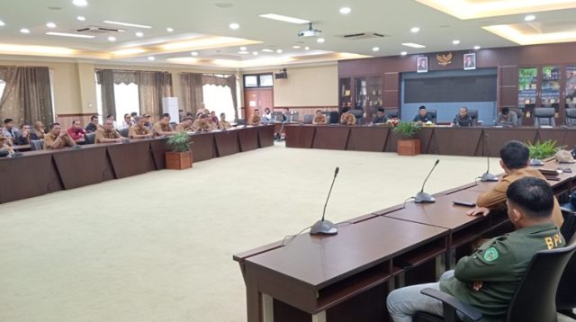 RDP Pemekaran Kecamatan Muara Kaman yang dihadiri oleh 20 kepala desa. (Lingkar Kaltim/M. As'ari)