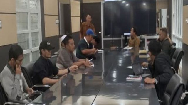 Audiensi antara Forum Pasar Pedagang Kaki Lima (FPPKL) bersama Pelaksana Tugas (Plt) Kepala Disperindag Kukar.