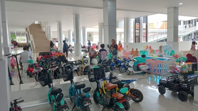 Wahana permainan yang ada di Tangga Arung Square. (Lingkar Kaltim/M. As'ari)