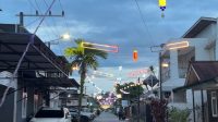Lampion yang terpasang Jalan Ruwan RT 03 Kelurahan Timbau, Kecamatan Tenggarong, Kabupaten Kutai Kartanegara.