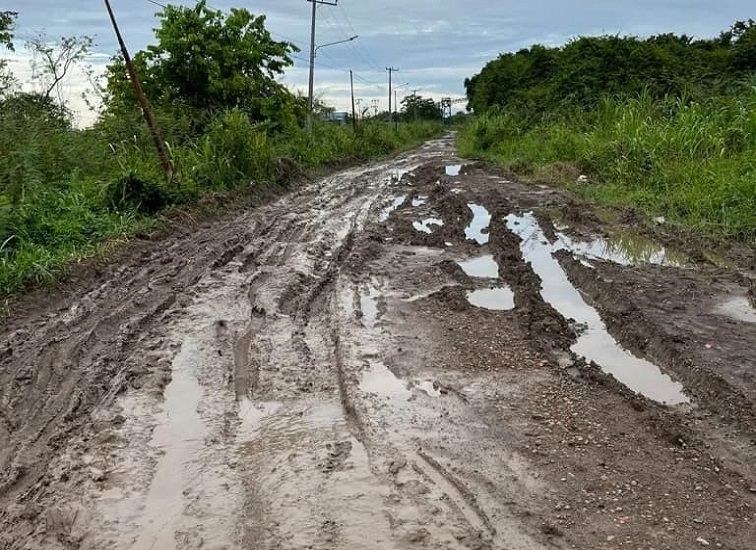 Kondisi jalan penghubung antara Dusun Beloro dan Desa Sebulu Modern. (Istimewa)
