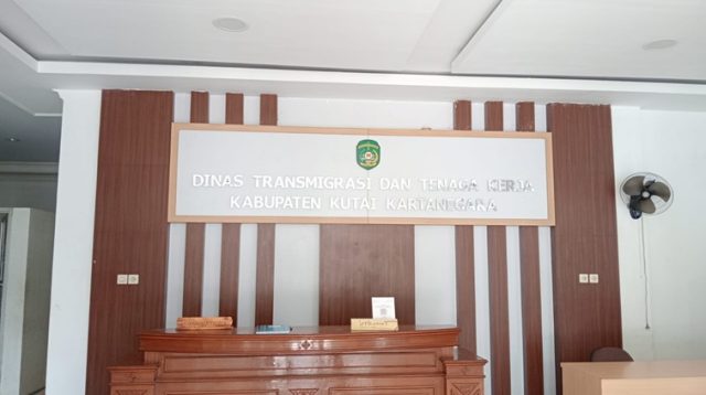 Kantor Disnakertrans Kabupaten Kukar. (Lingkar Kaltim/M. As'ari)