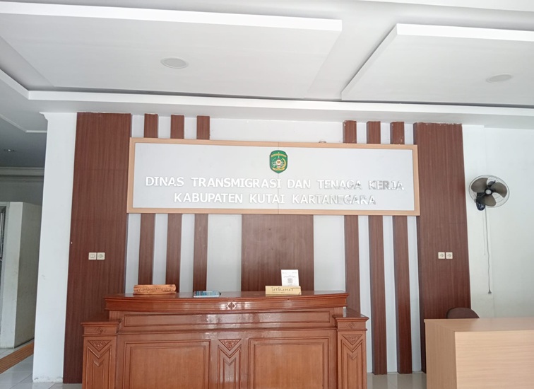 Kantor Disnakertrans Kabupaten Kukar. (Lingkar Kaltim/M. As'ari)