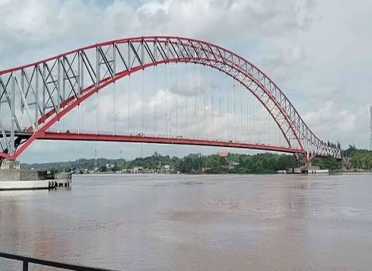 Jembatan Kutai Kartanegara. (Lingkar Kaltim/M. As'ari)