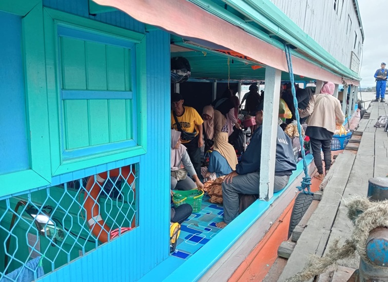 Suasana di dalam salah satu kapal Barokah 08. (Lingkar Kaltim/M. As'ari)