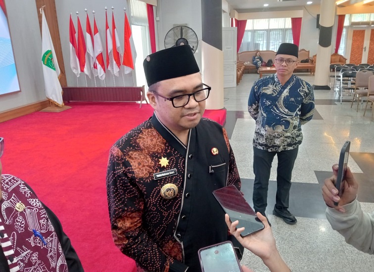 Bupati Kukar, dr. Aulia Rahman Basri