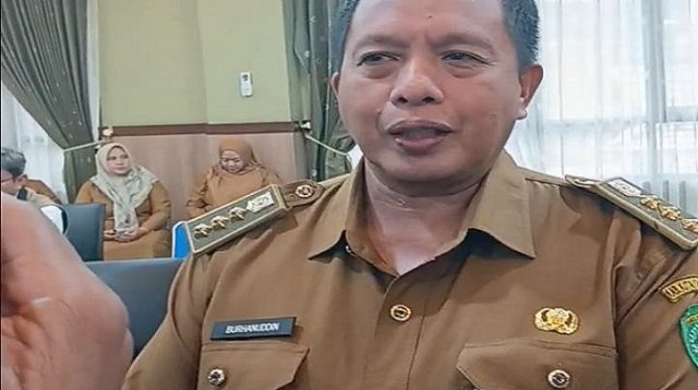 Camat Samboja Barat, Burhanudin. (Lingkar Kaltim/M. As'ari)