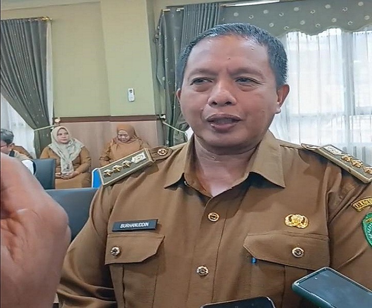 Camat Samboja Barat, Burhanudin. (Lingkar Kaltim/M. As'ari)