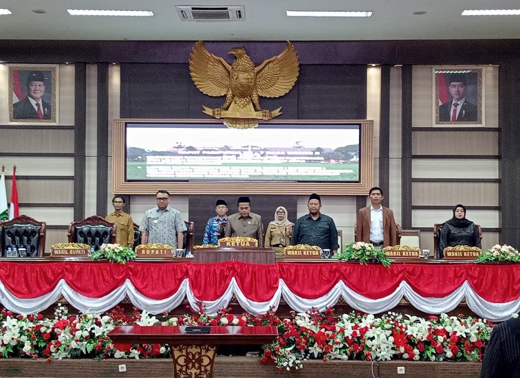 Rapat Paripurna pembahasan Rekomendasi DPRD Kukar terhadap LKPJ Bupati Kukar. (Lingkar Kaltim/M. As'ari)