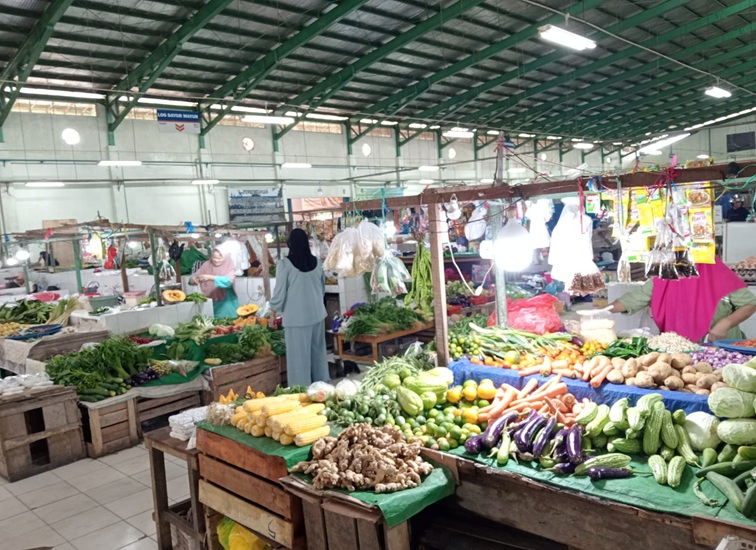 Gambaran bahan pokok dapur yang dijual di pasar. (Lingkar Kaltim/M. As'ari)