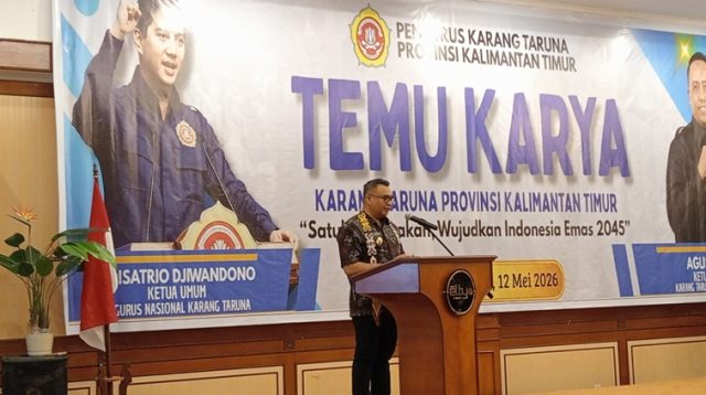 Bupati Kukar dr. Aulia Rahman Basri saat berbicara di acara Temu Karya Karang Taruna Provinsi Kaltim. (Lingkar Kaltim/M. As'ari)