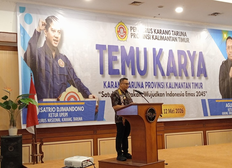 Bupati Kukar dr. Aulia Rahman Basri saat berbicara di acara Temu Karya Karang Taruna Provinsi Kaltim. (Lingkar Kaltim/M. As'ari)