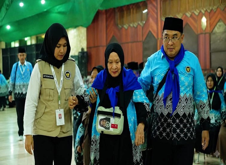 Jamaah haji asal Kukar yang akan berangkat menuju ke Mekkah. (Distriknews)