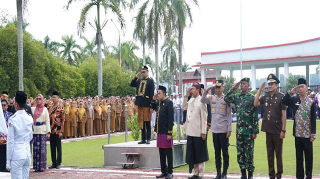 Puncak peringatan Hardiknas di Kantor Bupati Kukar. (Lingkar Kaltim/M. As'ari)
