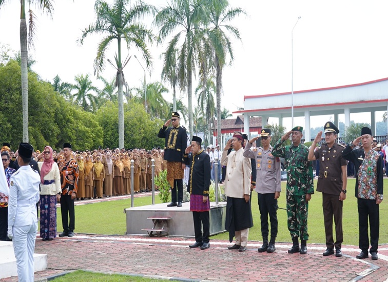 Puncak peringatan Hardiknas di Kantor Bupati Kukar. (Lingkar Kaltim/M. As'ari)