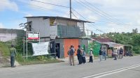 Rombongan Satpol-PP Kukar bersama Pemerintah Kelurahan Baru yang akan melakukan pembongkaran. (Lingkar Kaltim/M. As'ari)