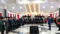 Belasan pejabat yang dilantik oleh Bupati Kukar dr. Aulia Rahman Basri. (Lingkar Kaltim/M. As'ari)