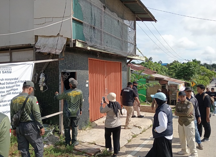 Bangunan yang dibongkar Satpol-PP Kukar di lahan milik Pemerintah Kelurahan Baru, Kecamatan Tenggarong. (Lingkar Kaltim/M. As'ari)