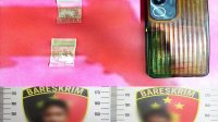 Pelaku beserta barang bukti yang diamankan Polsek Tenggarong, Senin (1/6/26). (Doc. Humas Polsek Tenggarong)