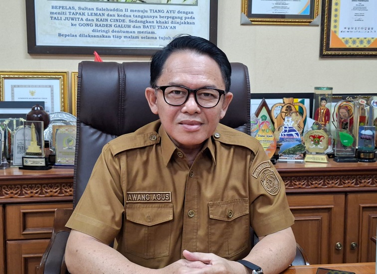 Plt Kepala Dispar Kukar, Awang Agus Dermawan, Selasa (2/6/26). (Dilla/Lingkarkaltim)