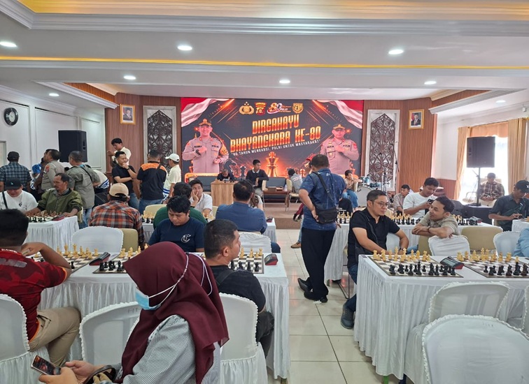Para peserta catur kategori Anak hingga Dewasa, Gedung Aula Catur Prasetya Lantai 3, Mapolres Kukar, pada Sabtu (27/6/2026). (Dilla/lingkarkaltim)