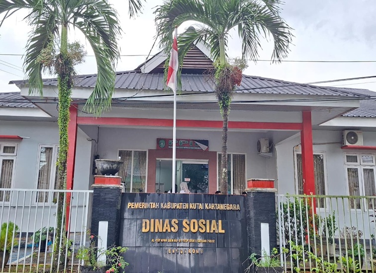 Kantor Dinas Sosial, Jl. Cut Nyak Dien, Kamis (25/6/26). (Dilla/lingkarkaltim)