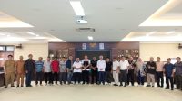 Foto bersama usai RDP gugaan pencemaran lingkungan di Sungai Pleo Kecamatan Tabang dan Sungai Penoon Kecamatan Kembang Janggut. (Lingkar Kaltim/M. As'ari)