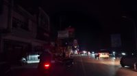 Situasi Ruko kawasan Timbau terpantau Gelap Gulita, Kamis (25/6/26). (Dilla/lingkarkaltim)
