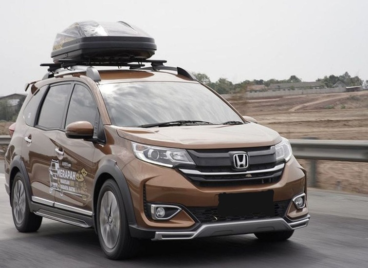 Ilustrasi Honda BR-V saat menggunakan roof box