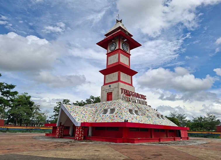 Jam Bentong Tenggarong, Jl. Wolter Mongisidi, Tenggarong, Selasa (16/6/26). (Dilla/lingkarkaltim)