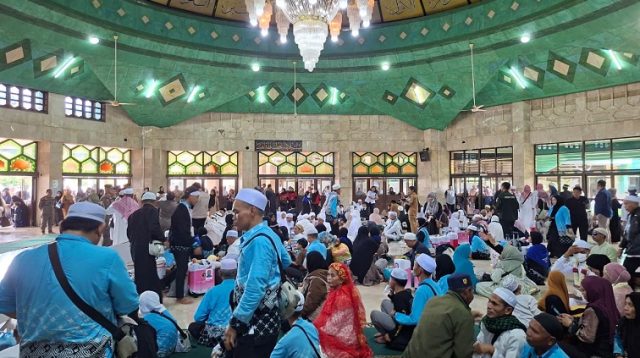 Kedatangan rombongan Jamaah Haji Kukar di Masjid Agung Sultan Sulaiman, Tenggarong, Senin (15/6/26). (Dilla/lingkarkaltim).