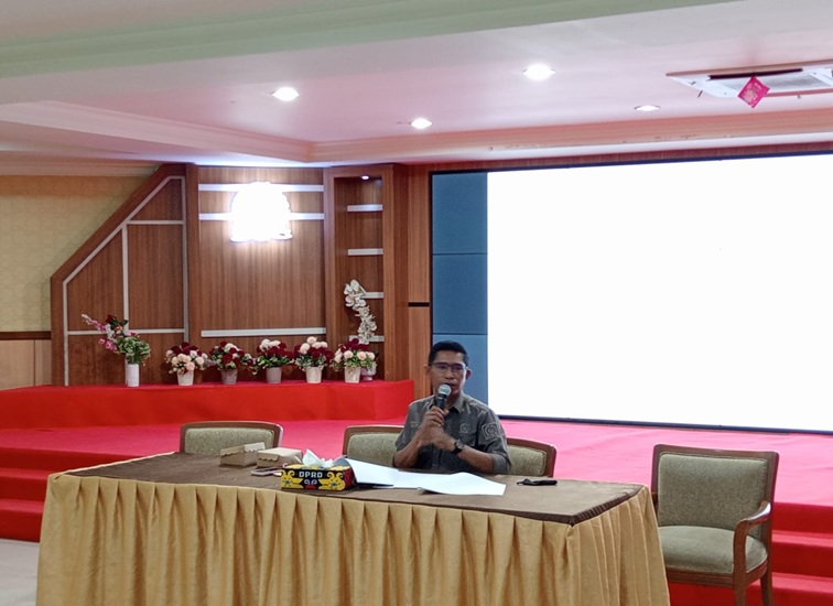 Wakil Ketua II DPRD Kukar Junadi saat memimpin RDP. (Lingkar Kaltim/M. As'ari)
