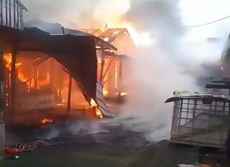 Kondisi terkini rumah warga yang hangus terbakar, Loa Janan KM 1, Gang Ikhlas menembus Gang Mawar, Sabtu (27/6/26). (Doc. Screenshot video whatssapp)