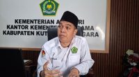 Kepala Kemenag Kukar, Ariyadi, Selasa (9/6/26). (Dilla/lingkarkaltim)