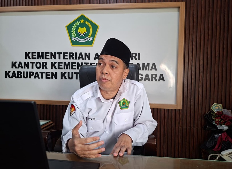 Kepala Kemenag Kukar, Ariyadi, Selasa (9/6/26). (Dilla/lingkarkaltim)