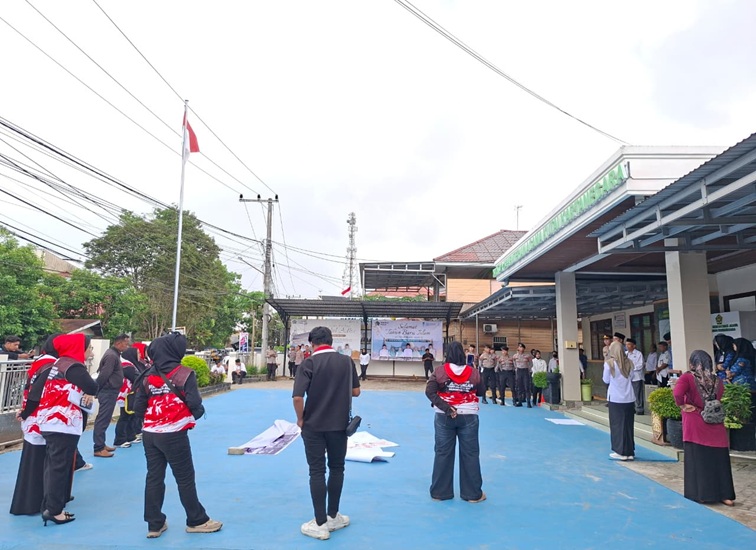 Aksi TRC PPA Kaltim geruduk Kemenag Kukar, Jalan Muso Bin Salim, Tenggarong, Senin (15/6/26). (Dilla/lingkarkaltim)