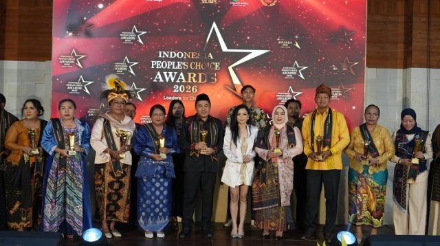 Ketua DPRD Kabupaten Kutai Kartanegara, Ahmad Yani, menerima penghargaan Indonesia People's Choice Award 2026 pada acara yang digelar di Grand Mega Resort & Spa Kuta, Bali, Sabtu (12/6/2026)