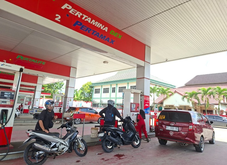 SPBU Timbau, Jalan Robert Wolter Mongonsidi, Tenggarong, Rabu (10/6/26). (Dilla/lingkarkaltim)