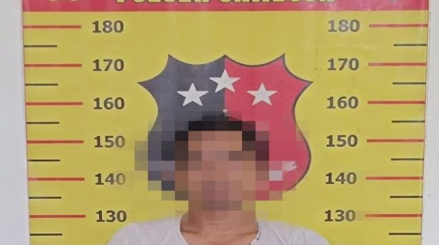 Pelaku yang diamankan oleh Polsek Samboja, Sabtu (13/6/26). (Doc. Polsek Samboja)