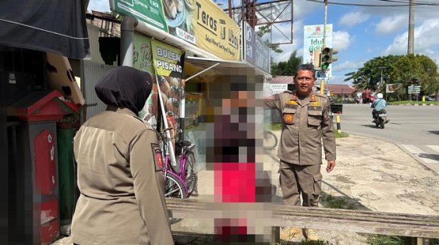 Penertiban Badut Jalanan oleh Satpol PP Kukar, Senin (22/6/26). (Doc. Satpol PP Kukar)
