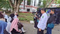 Suasana Pembekalan dari Tenaga Ahli Diskop UKM Kukar kepada para pelaku UMKM di Kukar, Lapangan Parkir Kantor Bappeda, Tenggarong, Rabu (29/7/26). (Dilla/lingkarkaltim)
