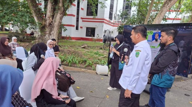 Suasana Pembekalan dari Tenaga Ahli Diskop UKM Kukar kepada para pelaku UMKM di Kukar, Lapangan Parkir Kantor Bappeda, Tenggarong, Rabu (29/7/26). (Dilla/lingkarkaltim)
