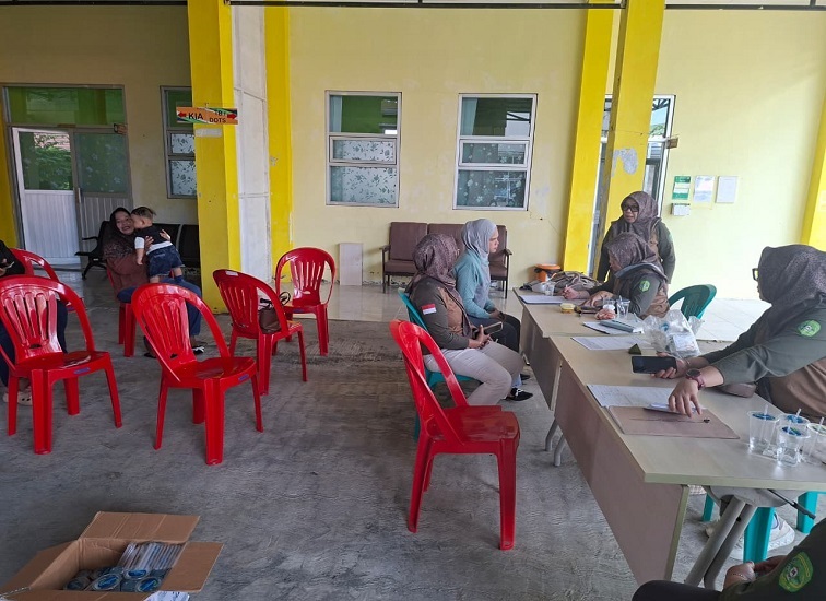 Pendaftaran pemasangan Layanan KB di Puskesmas Mangkurawang, Sabtu (4/7/26). (Dilla/lingkarkaltim)