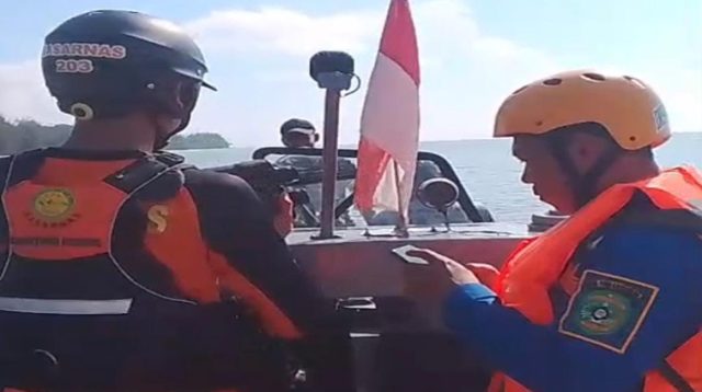 Pencarian di laut Muara Berau, Kec. Muara Badak, Sabtu (18/7/26). (Doc. Adi Susanto)
