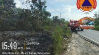 BPBD Kukar lakukan penyiraman di kawasan Kec. Muara Badak, Desa Batu-Batu, Senin (27/7/26). (Doc. BPBD Kukar)