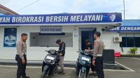 Kasatlantas beserta Kanit Turjawali (Kepala Unit) Pengaturan, Penjagaan, Pengawalan dan Patroli amankan pelaku balap liar di Satlantas Polres Kukar, Jalan P. Diponegoro No.2, Tenggarong, Jumat (3/7/26) (Dilla/Lingkarkaltim)